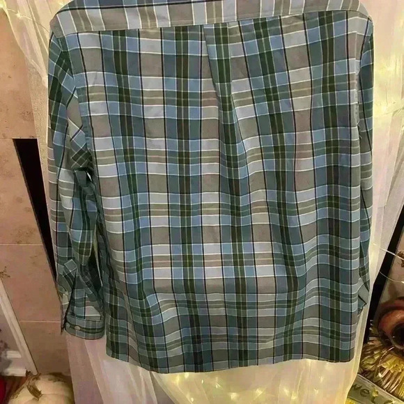 Roundtree and Yorke Outdoor. Men’s. Green & Blue Plaid Button Shirt. Preowned. - Picture 2 of 6